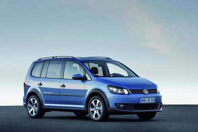 Volkswagen unveils the CrossTouran