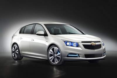 Chevrolet Cruze hatchback unveiled