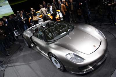 Porsche plans more hybrid models