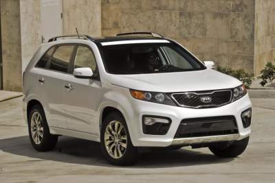Hyundai Santa Fe and Kia Sorento recalled for faulty brakes