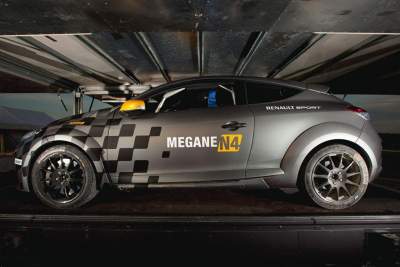 Renault to sell a "factory race car"