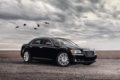 Chrysler to release hybrid version of its new 300