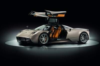 Pagani unleashes the Zonda-replacing Huayra supercar