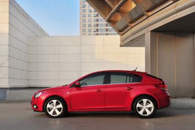 Chevrolet Cruze hatchback to debut at Geneva