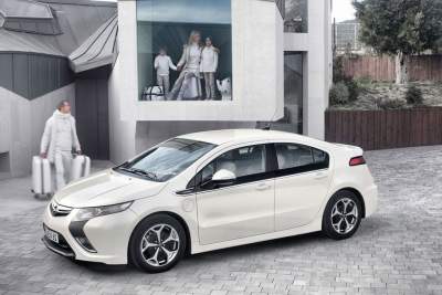 Opel Ampera plug-in hybrid debuts at Geneva