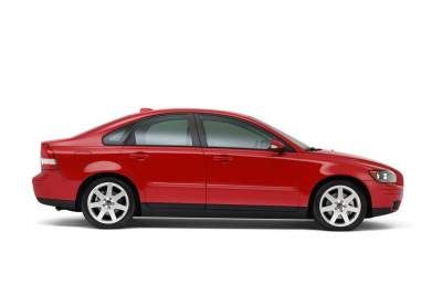 Volvo S40 recalled for engine bay cracks