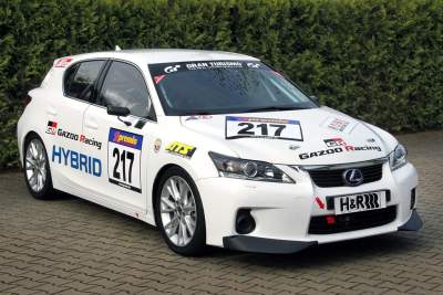Lexus CT200h goes racing
