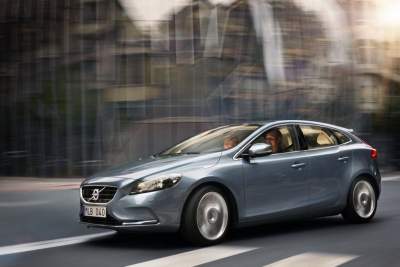 New Photos of Volvo V40 hit the web before official debut at Geneva