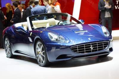 2013 Ferrari California debuted in Geneva: Less weight, more respect