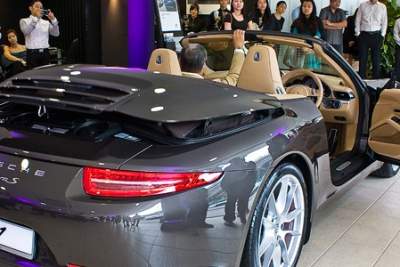 The 911 re-welcomes open skies with the 991 Carrera Cabriolet