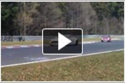Driver loses control of CR-V and crashes in Nurburgring