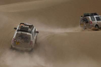 4 Range Rover Discovery's travel 16,000km from UK to China