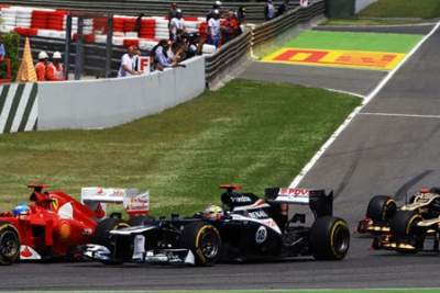 Pastor Maldonado holds off Alonso to clinch maiden victory in Spain