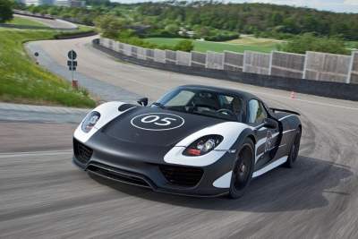 Porsche unveils first 918 Spyder protoypes & announces specifications