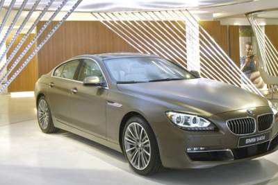 BMW reveals next generation retail experience