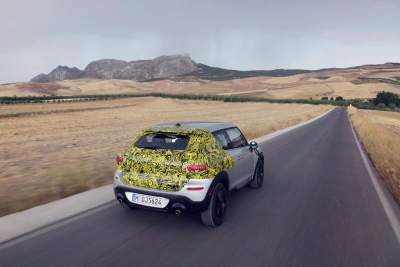 MINI teases upcoming Paceman through Facebook