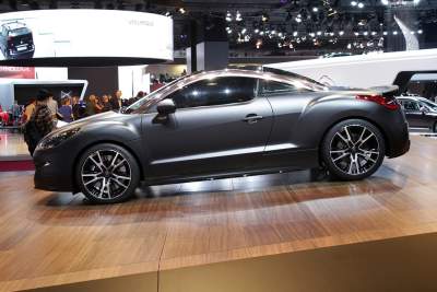 Peugeot 's RCZ R super sports car concept previews sporty DNA of future line-ups