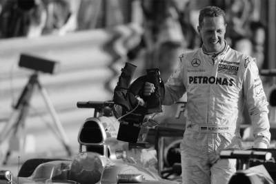 Michael Schumacher announces retirement from F1 as Hamilton takes over from 2013