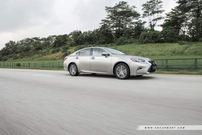 Which is a better choice: The Lexus ES250 or the ES300h?