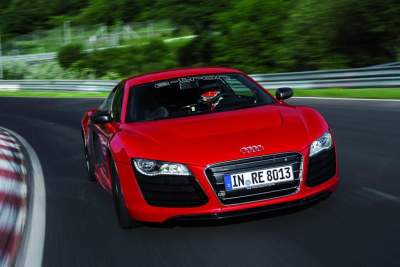 Audi R8 e-tron delay sounds alarms of facing the axe