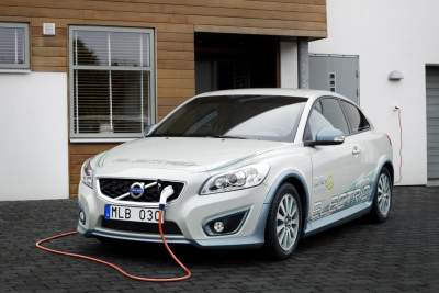 Volvo is developing a fast charger for EV's