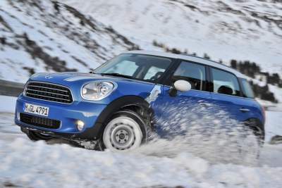MINI aims to enter the record books and the heart of Santa by playing postman