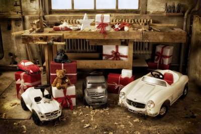 Mercedes spreads some year end festive cheer