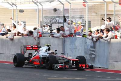 Hamilton gate crashes Vettel and Alonso's party to win at Austin, Texas