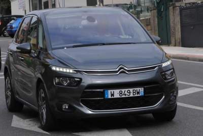 Citroen C4 Picasso loses its disguise