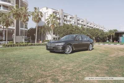 sgCarMart explores: BMW's Remote Control Parking