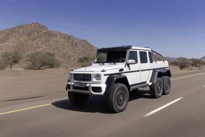 Gelandewagen gets an additional row of wheels