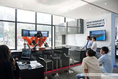 BMW brings the circuit to the showroom