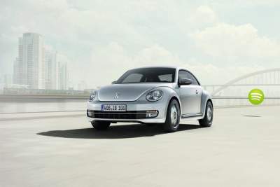 iBeetle integrates iPhone and car in harmony for a seamless experience