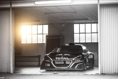 Peugeot's pikes peak racer poses an incredible power-to-weight ratio of 1:1