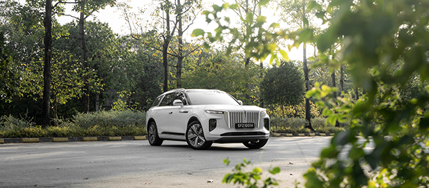 HONGQI E-HS9: A BIG, BIG DEAL