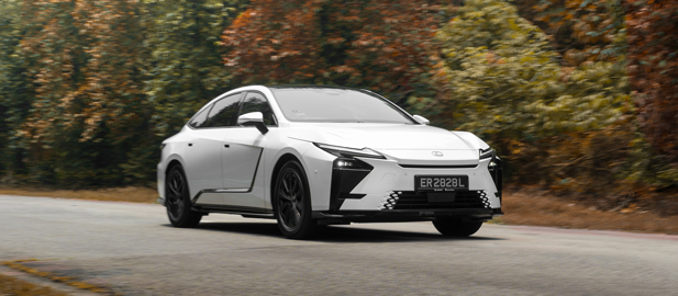 ES350H SHOWS LEXUS STILL KNOWS LUXURY