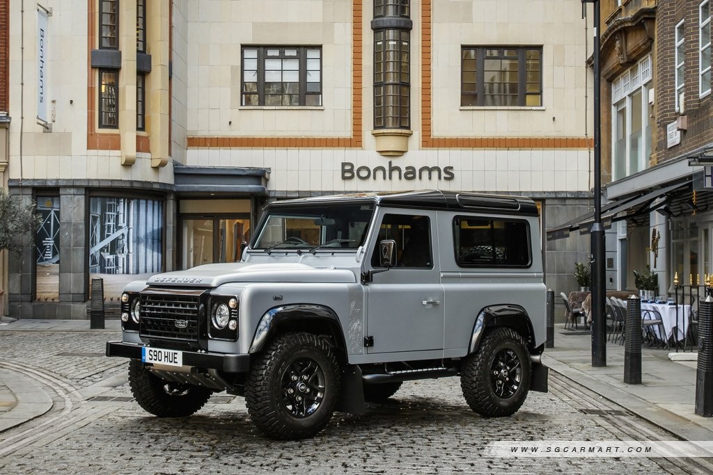Land Rover Defender grey