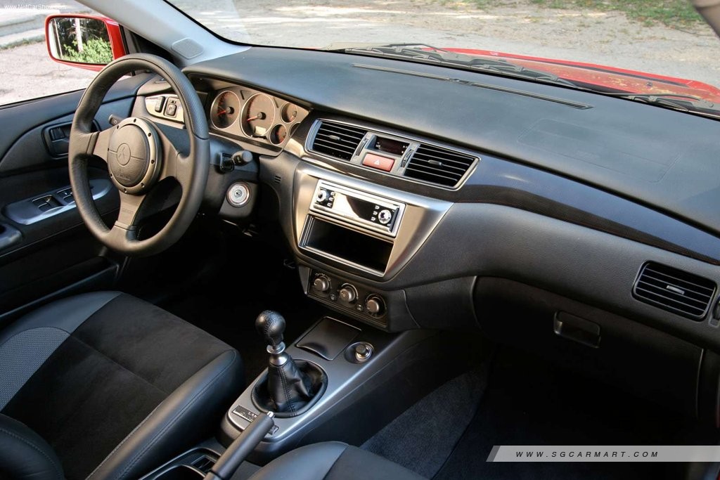 Mitsubishi Lancher inside
