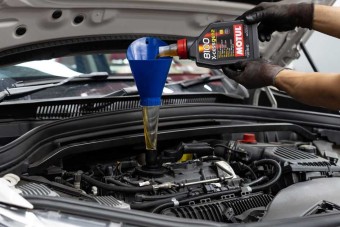 Motul 8100 X-cess Gen 2 5W40 Vehicle Servicing Package