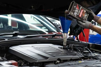 Motul 300V Power 0W20 Vehicle Servicing Package