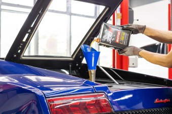 Motul 300V Competition 5W40 Vehicle Servicing Package