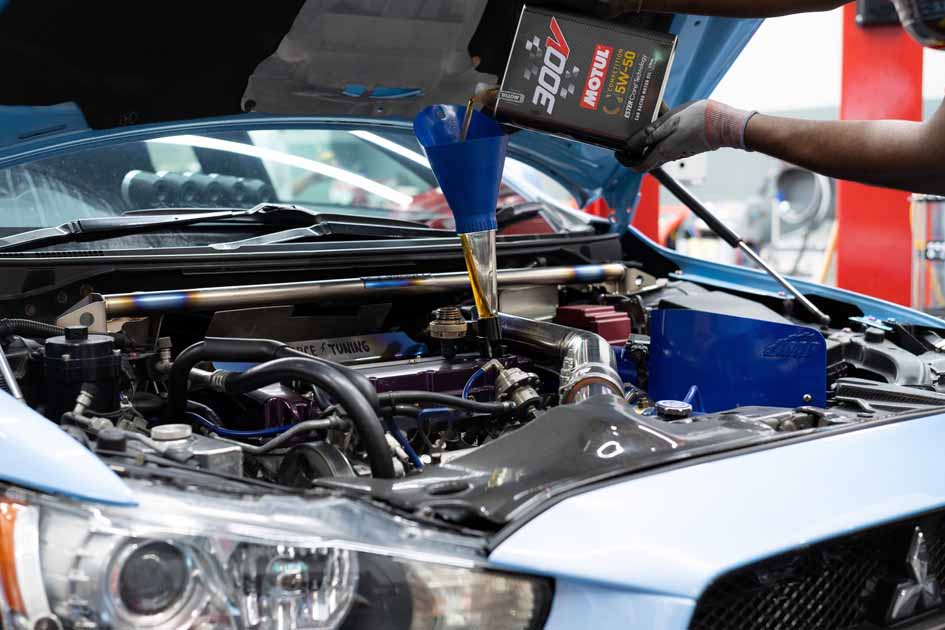 Motul 300V Competition 15W50 Vehicle Servicing Package