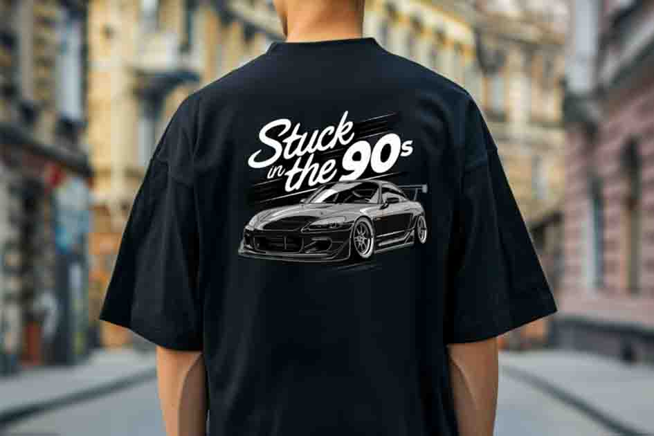 https://media.i-sgcm.com/marketplace/catalogue/2026/4035-kaysecustoms-stuck-in-the-90s-t-shirt_cover.jpg