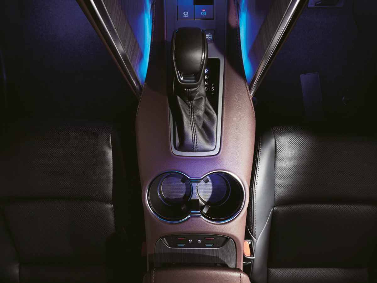 https://media.i-sgcm.com/public/new-cars/showcases/12838/1