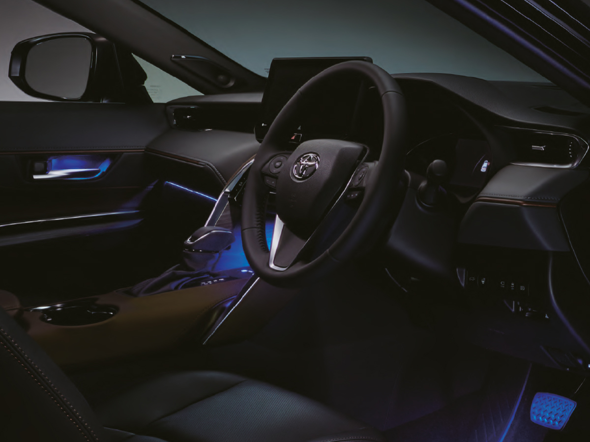 https://media.i-sgcm.com/public/new-cars/showcases/12838/2