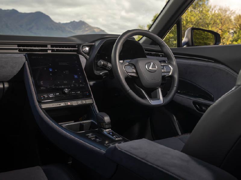 https://media.i-sgcm.com/public/new-cars/showcases/21811/2